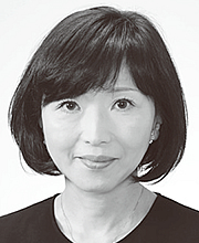 新井鷗子